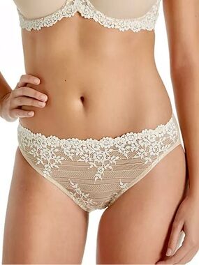 •Wacoal L Cream Embrace Lace Bikini Panty! NEW!